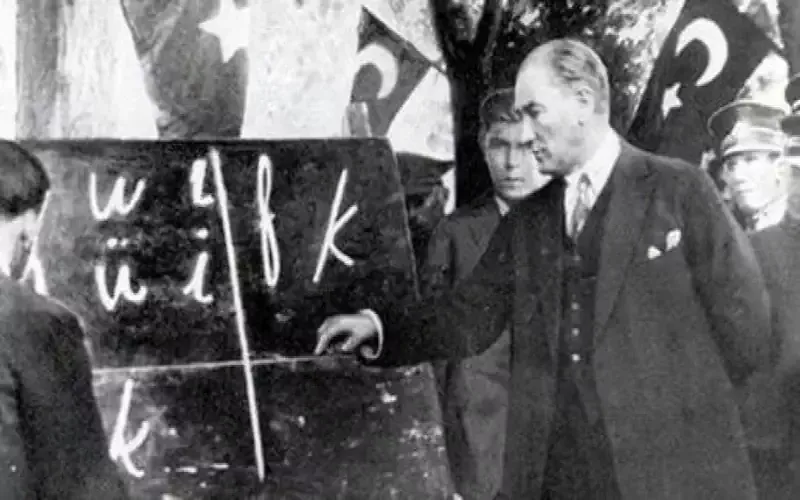 Başöğretmen’in İzinde: Cumhuriyet’in Eğitim Devrimi Başöğretmen’in İzinde: Cumhuriyet’in Eğitim Devrimi