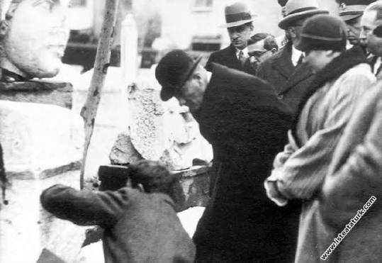 Bir Kültür Devrimi: Atatürk ve Çağdaş Türk Sanatı Bir Kültür Devrimi: Atatürk ve Çağdaş Türk Sanatı